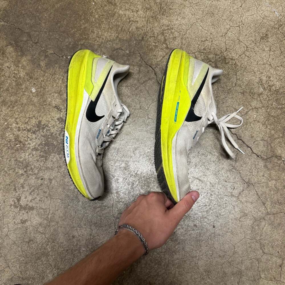 Nike Air Zoom Structure 25 Running Shoes in White/Cyber/Black - Picture 3 of 7